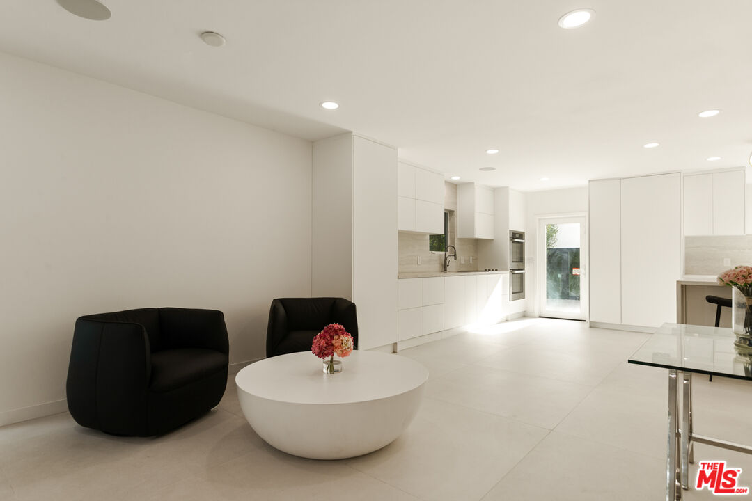 9432 Oakmore Road Los Angeles, CA 90035 - Photo 8 of 49