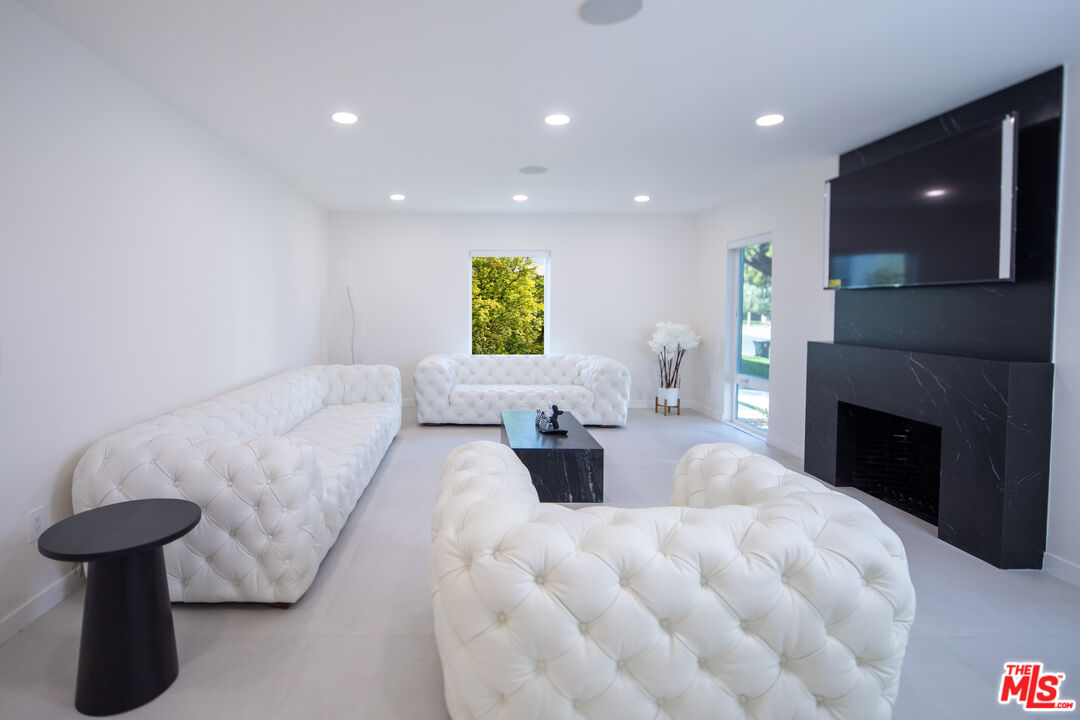 9432 Oakmore Road Los Angeles, CA 90035 - Photo 10 of 49