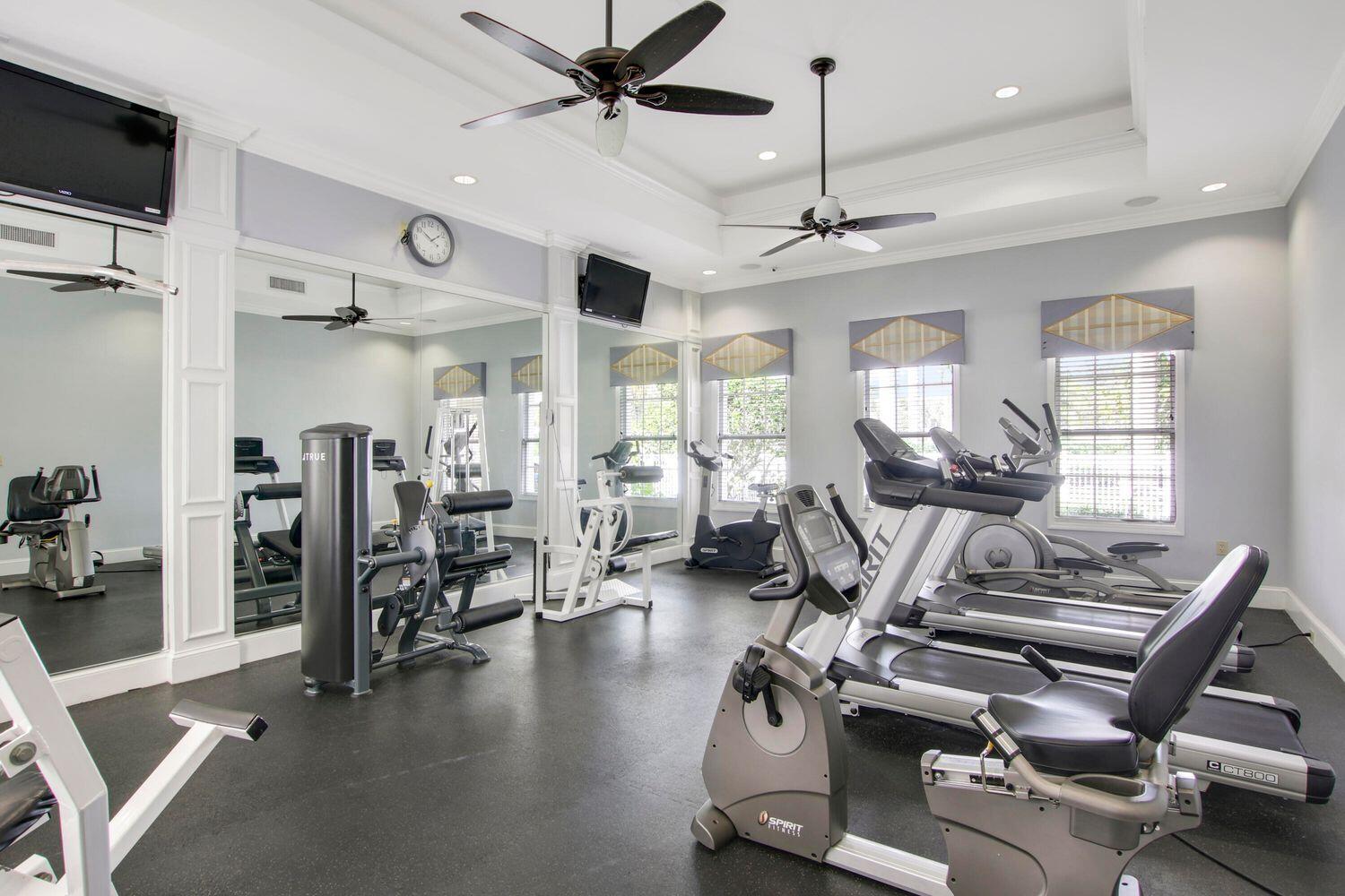 225 Murcia Drive, Unit 307 Jupiter, FL 33458 - Photo 35 of 36 a view of a room with gym equipment