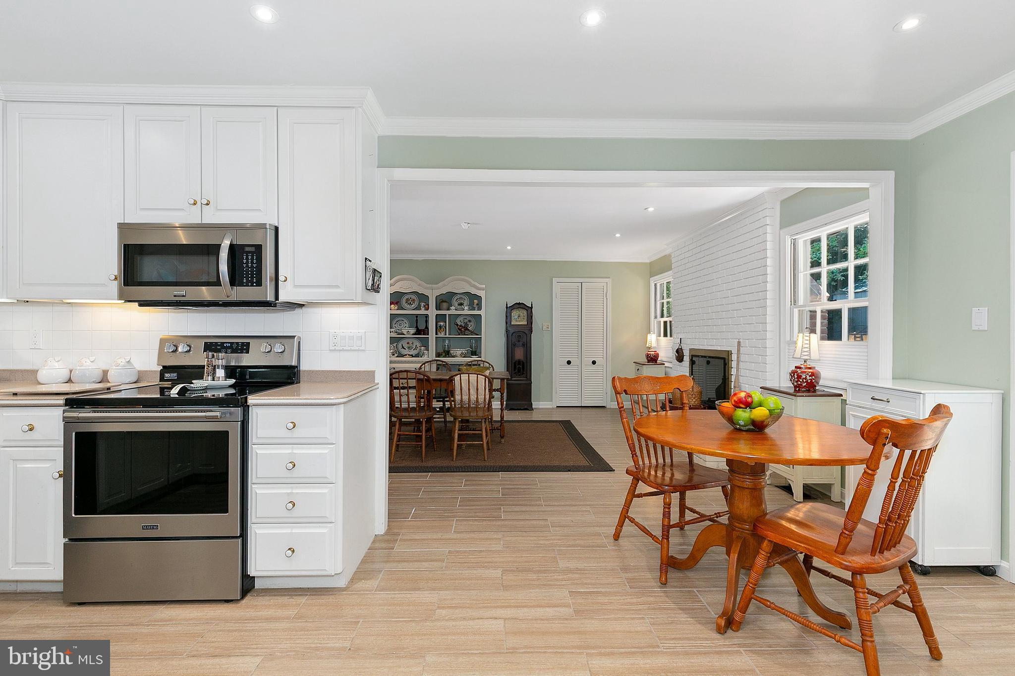 3004 Bluff Point Lane Silver Spring, MD 20906 - Photo 23 of 74 a dining room with a stove a sink and a microwave