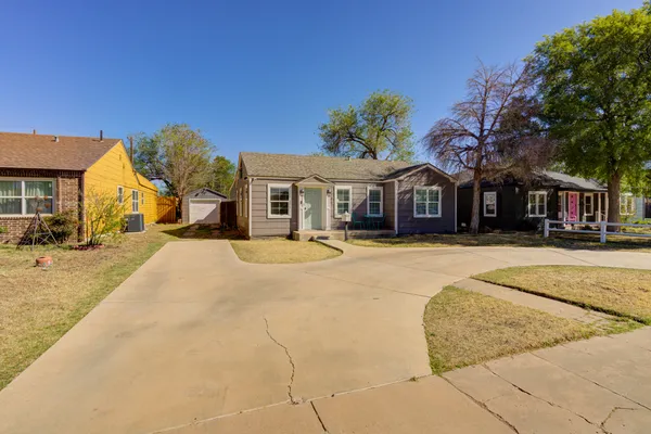 $305,000 | 2704 32nd Street, Lubbock, TX 79410