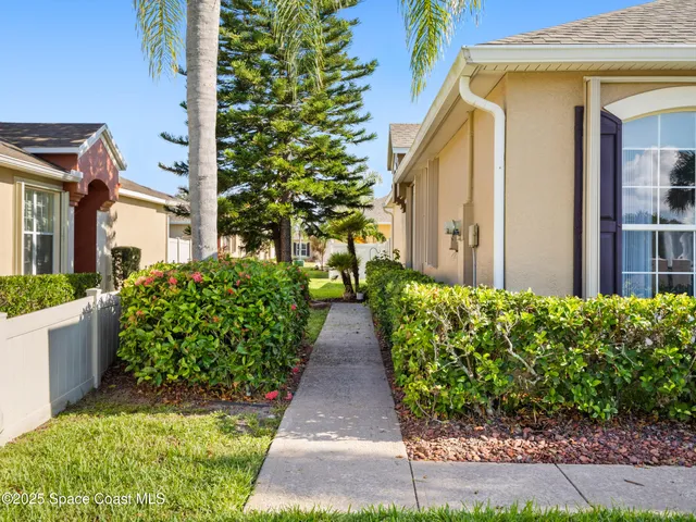 a view of a pathway both side of the house