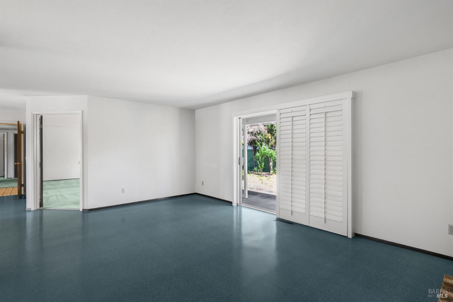 2904 Jason Drive Santa Rosa, CA 95405 - Photo 29 of 33 an empty room with windows