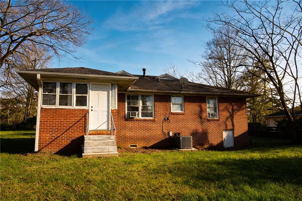 154 Privette Road Southwest Marietta, GA 30008 - Photo 6 of 28 a view of a house with a yard