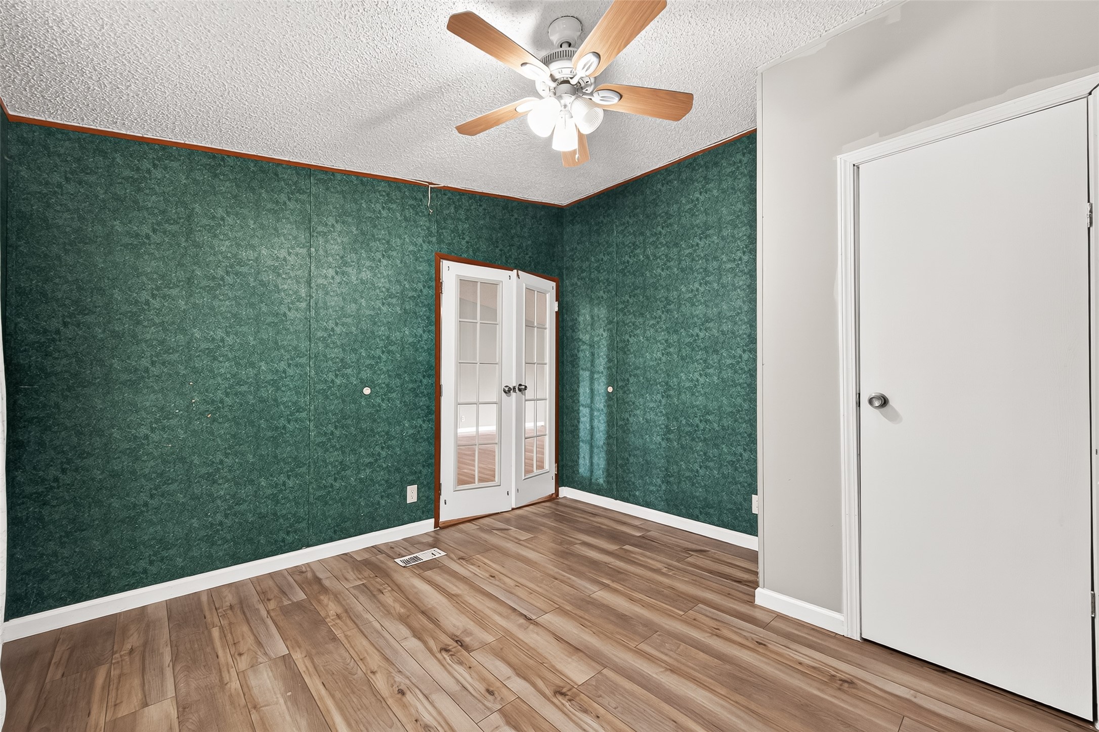 5982 Waukegan Road Conroe, TX 77306 - Photo 34 of 49 a view of a livingroom with a workspace