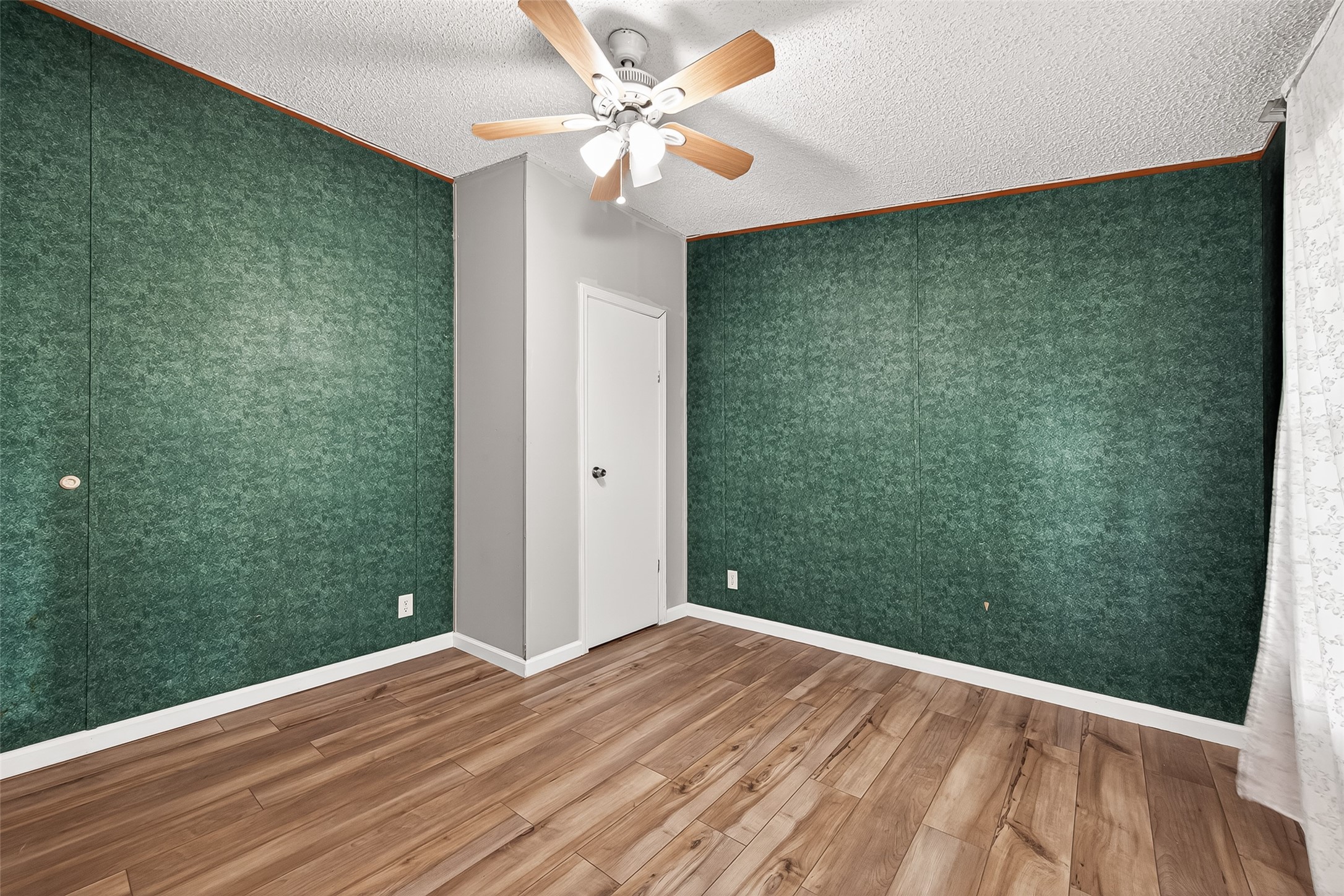 5982 Waukegan Road Conroe, TX 77306 - Photo 35 of 49 a view of a big room with wooden floor and a ceiling fan