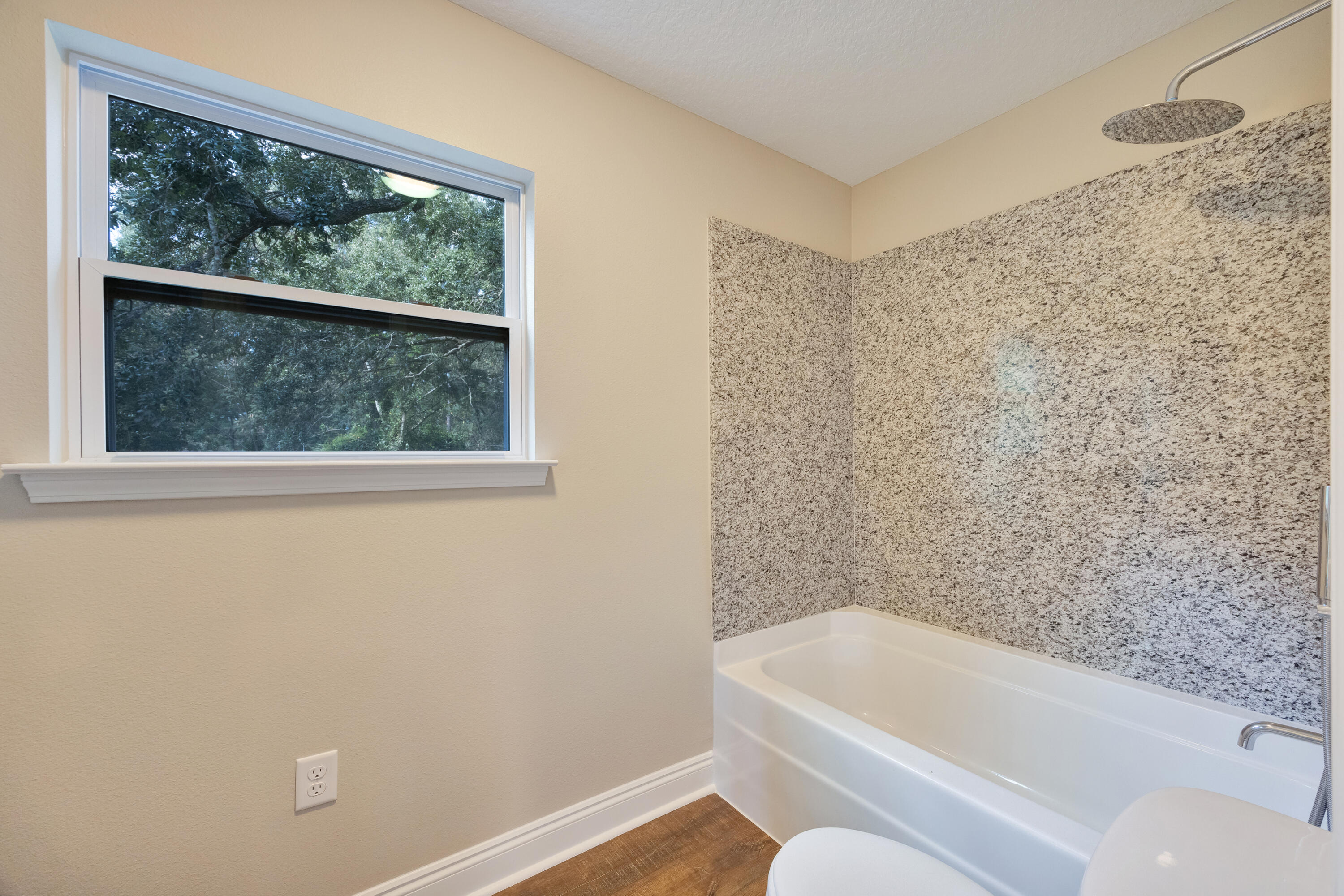 147 Gillis Drive Crestview, FL 32536 - Photo 46 of 62 a bathroom with a tub and window
