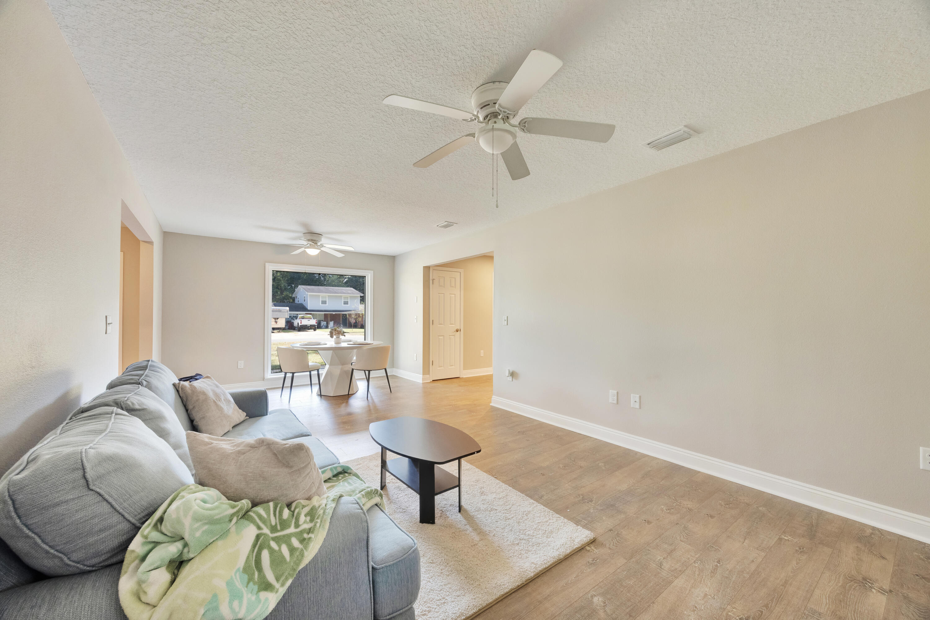147 Gillis Drive Crestview, FL 32536 - Photo 9 of 62 a living room with furniture