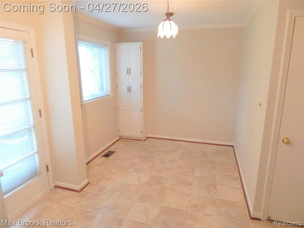 116 East Hickory Grove Road Bloomfield Hills, MI 48304 - Photo 4 of 16