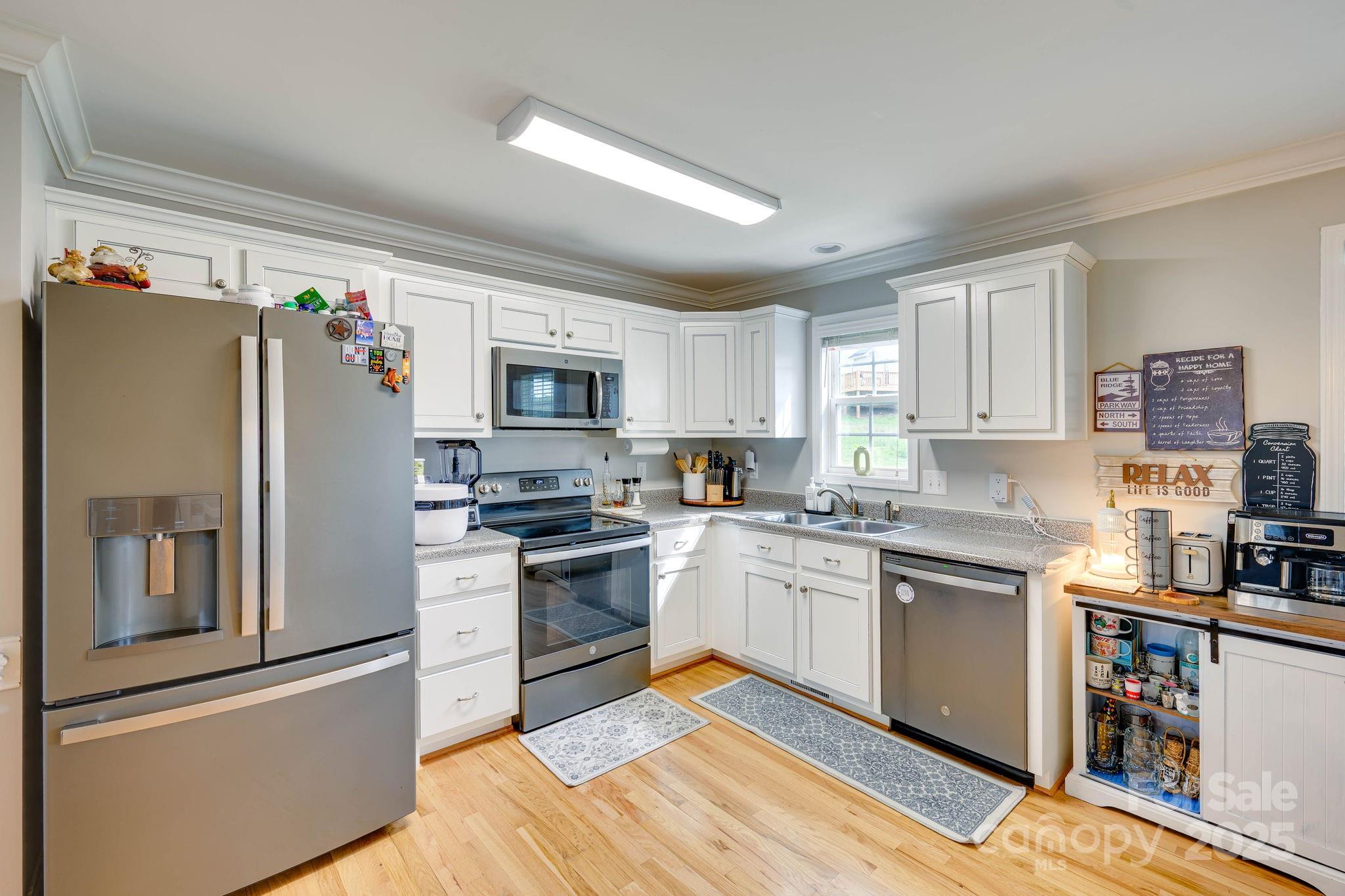 1369 Landsdowne Drive Conover, NC 28613 - Photo 5 of 30