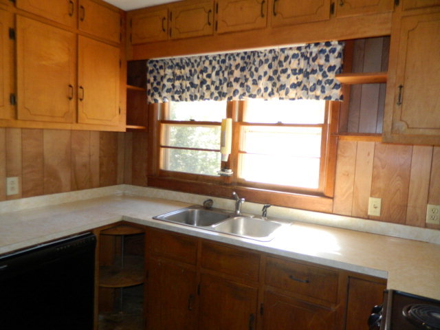 426 Huckabee Road Gray, GA 31032 - Photo 14 of 40 a bathroom with a sink and a window
