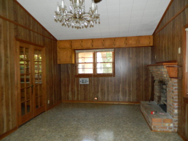 426 Huckabee Road Gray, GA 31032 - Photo 18 of 40 a view of an empty room with a window