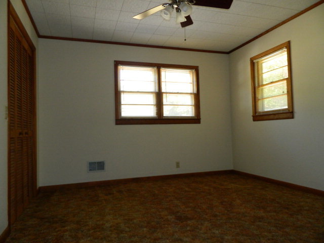 426 Huckabee Road Gray, GA 31032 - Photo 27 of 40 an empty room with a window