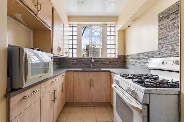 $709,999 | 712 East 40th Street | Farragut