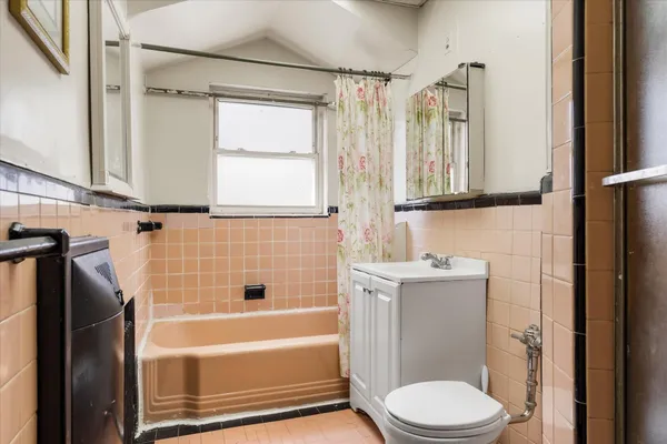 $709,999 | 712 East 40th Street | Farragut