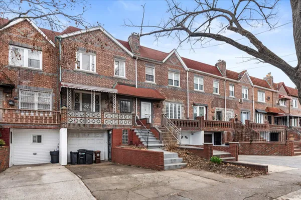 $709,999 | 712 East 40th Street | Farragut