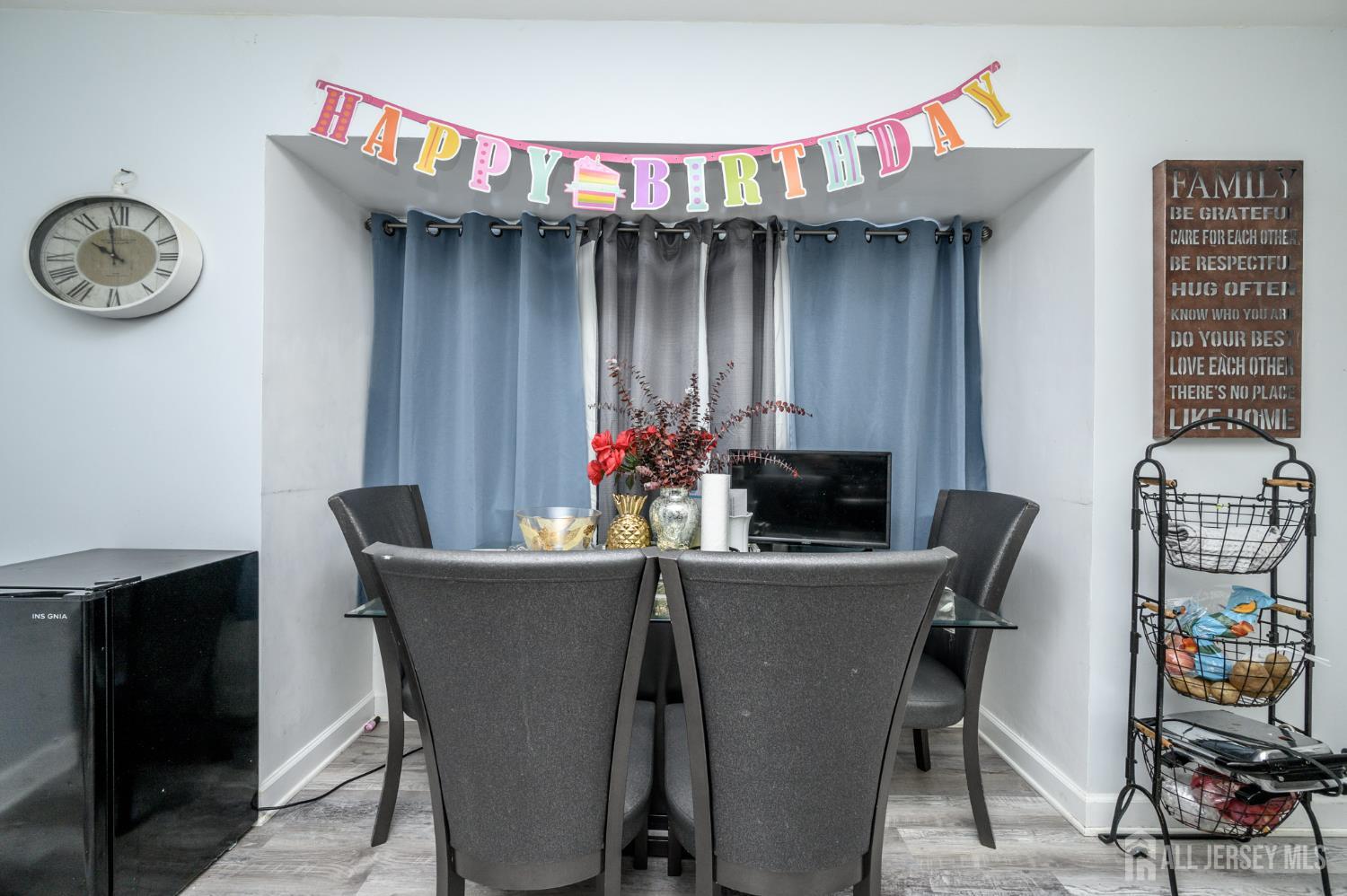 2309 South Cuthbert Drive Lindenwold, NJ 08021 - Photo 18 of 34 a view of a dining room with furniture and a potted plant