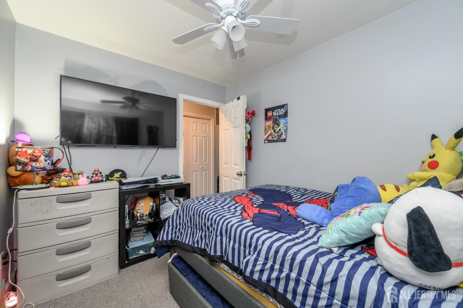 2309 South Cuthbert Drive Lindenwold, NJ 08021 - Photo 24 of 34 a bedroom with a bed and a flat tv screen