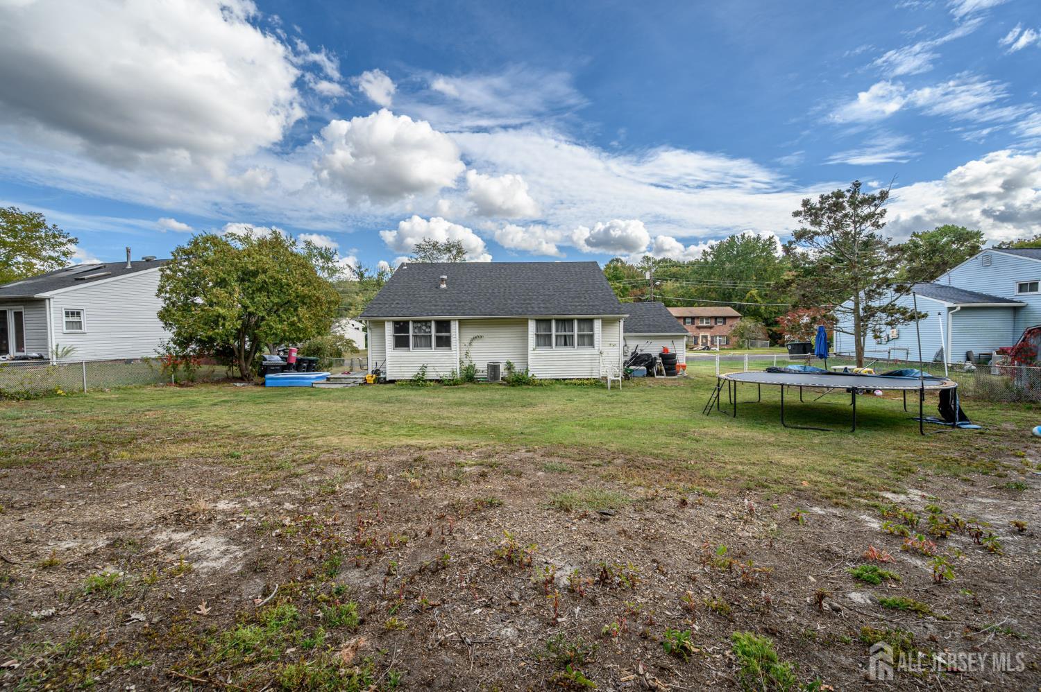 2309 South Cuthbert Drive Lindenwold, NJ 08021 - Photo 31 of 34 a view of house with garden