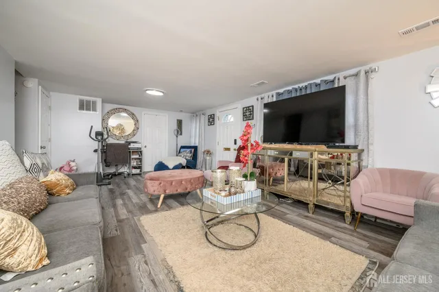 $300,000 | 2309 South Cuthbert Drive, Lindenwold, NJ 08021