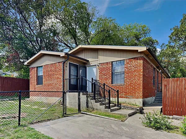 $1,499 | 501 Byron Street, Unit A, Fort Worth, TX 76114