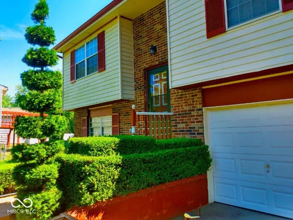 $319,000 | 9425 Pepperidge Drive, Indianapolis, IN 46235