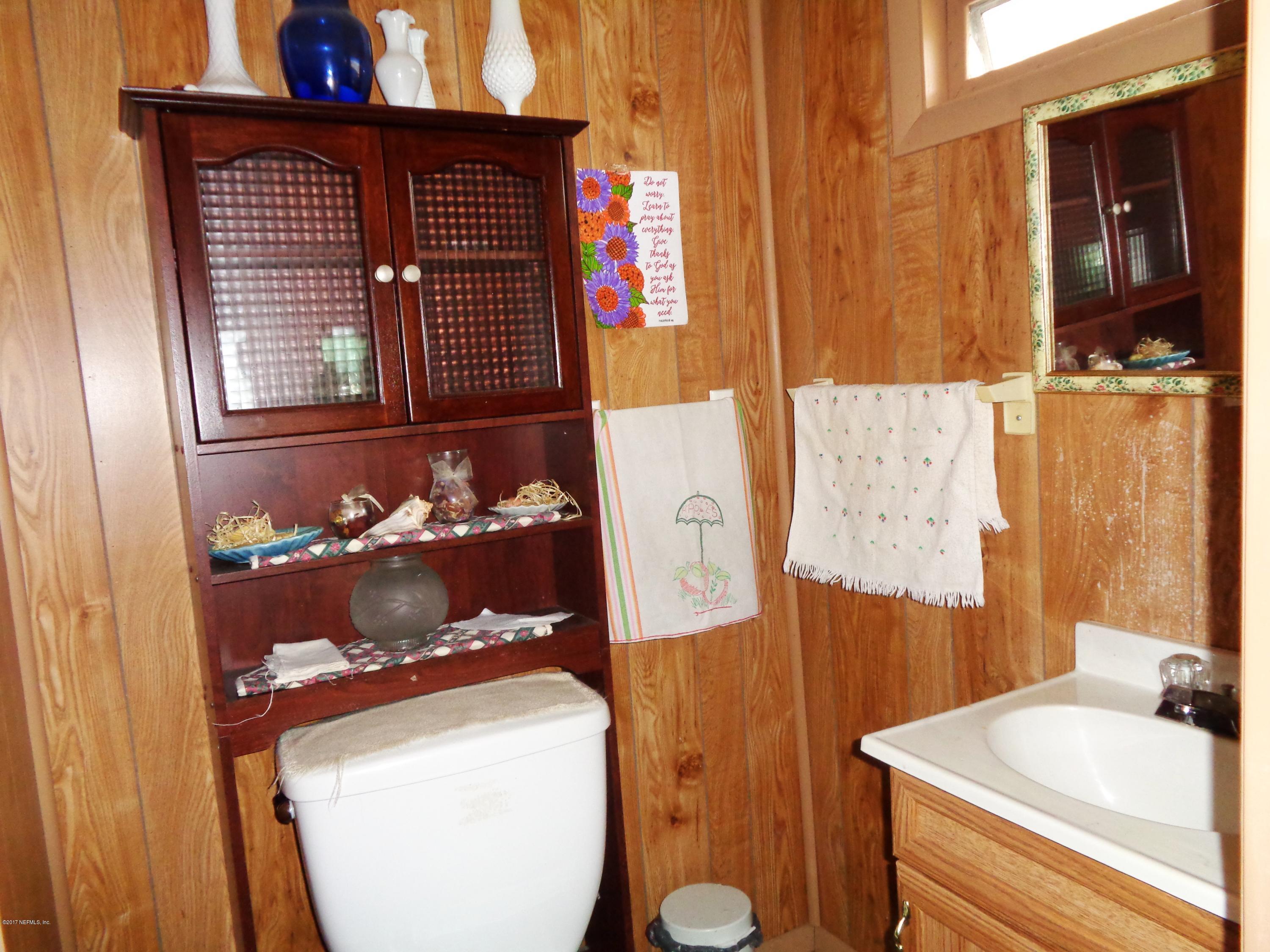 137 Istanbul Street Interlachen, FL 32148 - Photo 8 of 18 a bathroom with a sink and toilet