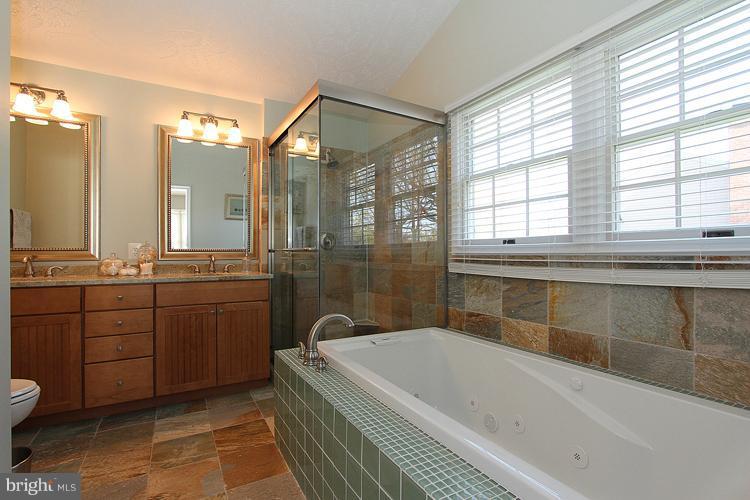 2219 Halter Lane Reston, VA 20191 - Photo 11 of 29 Bath (Master)