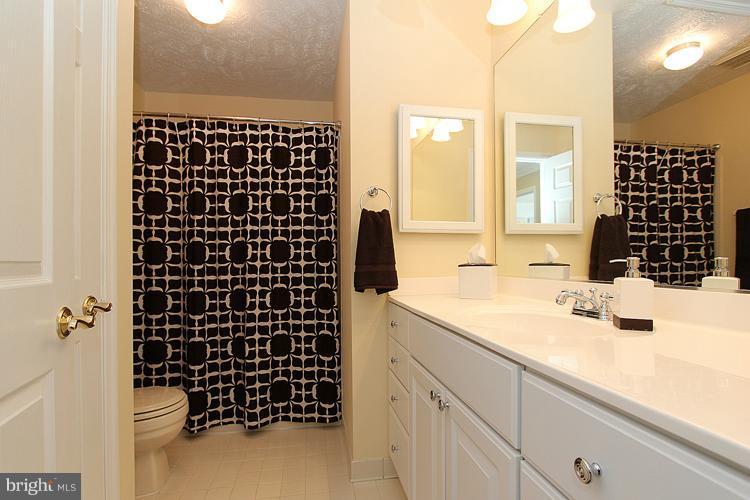 2219 Halter Lane Reston, VA 20191 - Photo 14 of 29 Bath