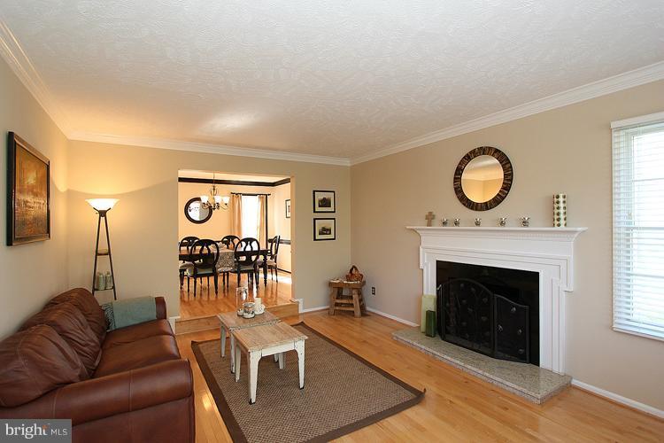 2219 Halter Lane Reston, VA 20191 - Photo 15 of 29 Living Room