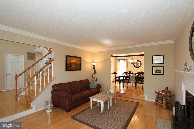 2219 Halter Lane Reston, VA 20191 - Photo 27 of 29 Living Room