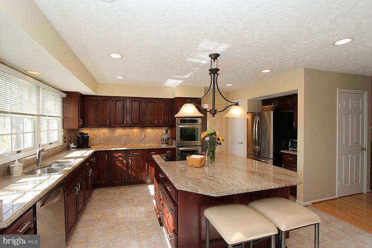 2219 Halter Lane Reston, VA 20191 - Photo 7 of 29 Kitchen