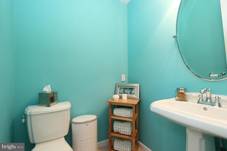 2219 Halter Lane Reston, VA 20191 - Photo 8 of 29 Bath