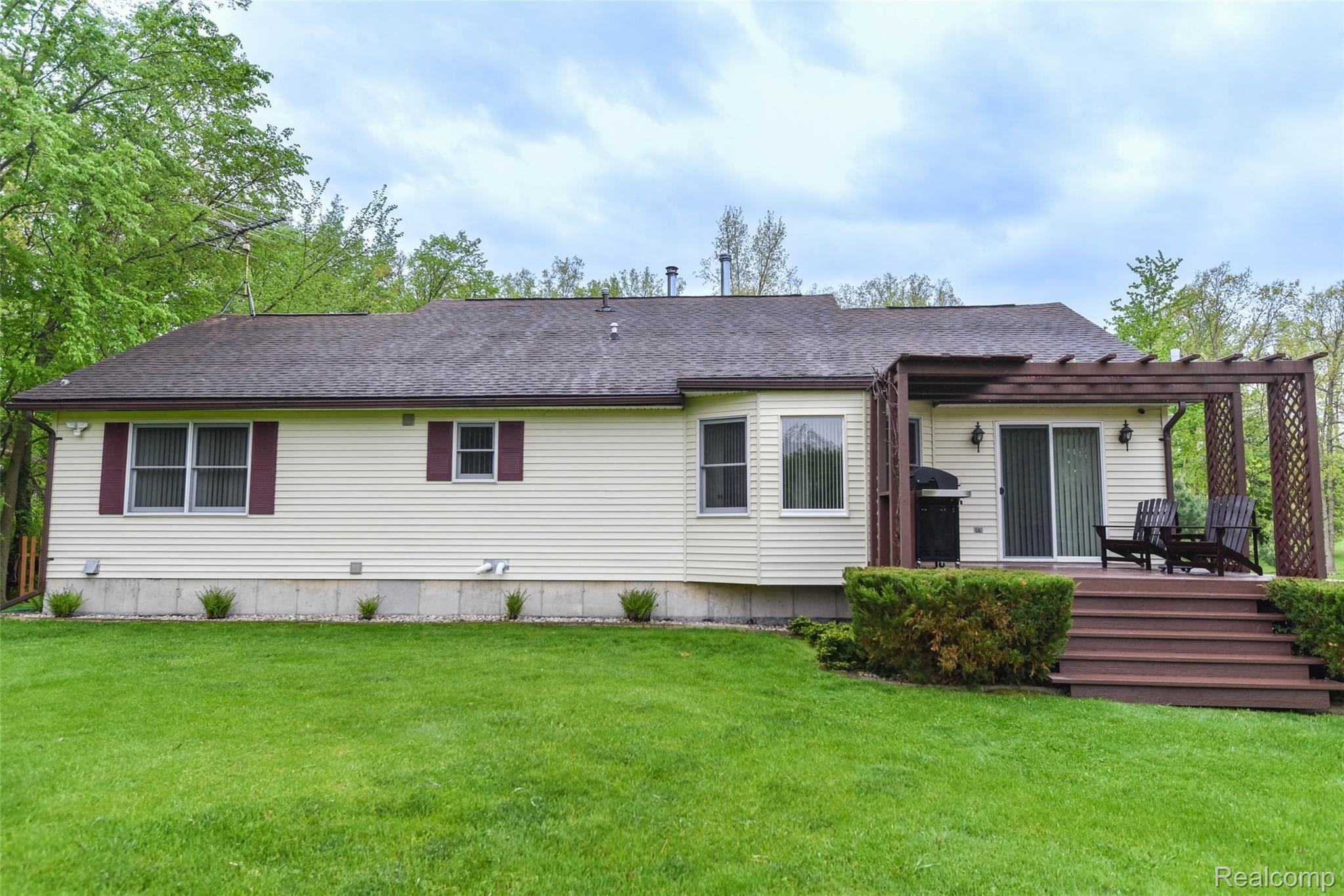 5520 Lowe Road Fowlerville, MI 48836 - Photo 14 of 86 5520-W-Lowe-Rd-49 Outside.jpg