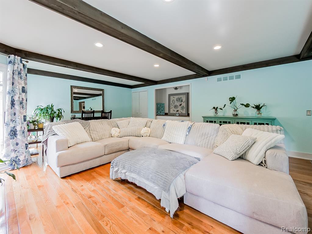 11924 Raintree Court Utica, MI 48315 - Photo 8 of 41 Gallery Image 8