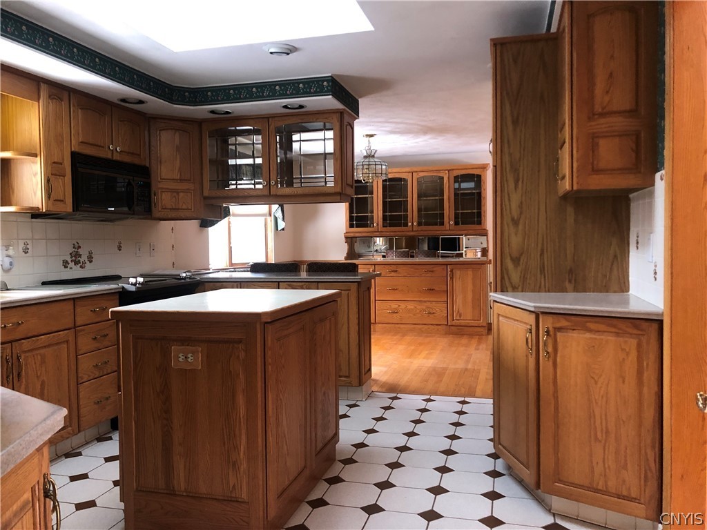 107 Clearview Road Syracuse, NY 13214 - Photo 15 of 37