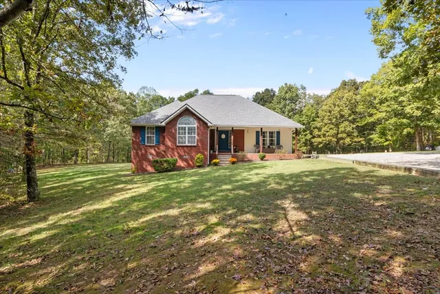 $379,900 | 210 Th Hooper Lane, McEwen, TN 37101