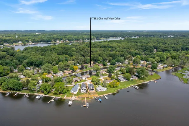 $794,900 | 17882 Channel View Drive, Spring Lake, MI 49456
