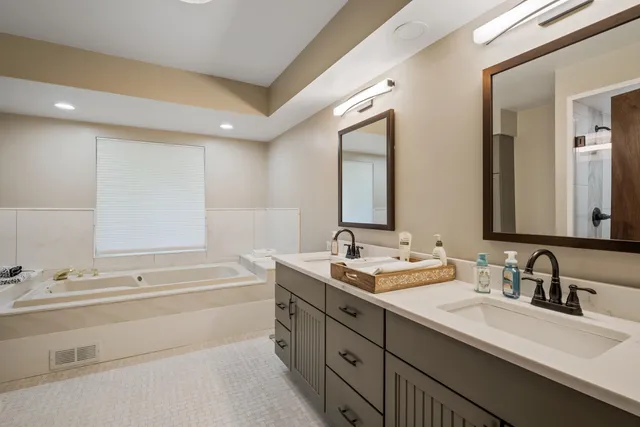 $794,900 | 17882 Channel View Drive, Spring Lake, MI 49456