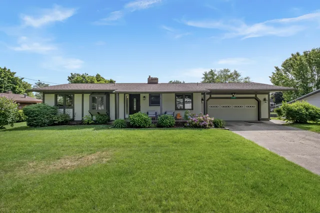 $794,900 | 17882 Channel View Drive, Spring Lake, MI 49456