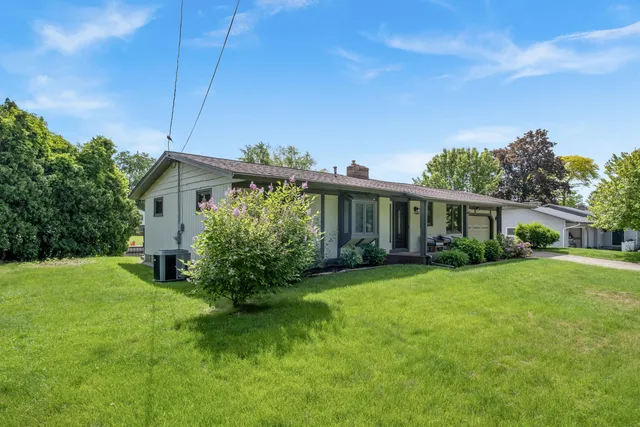 $794,900 | 17882 Channel View Drive, Spring Lake, MI 49456