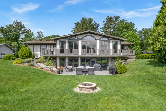 $794,900 | 17882 Channel View Drive, Spring Lake, MI 49456