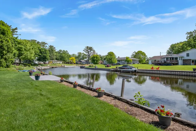 $794,900 | 17882 Channel View Drive, Spring Lake, MI 49456