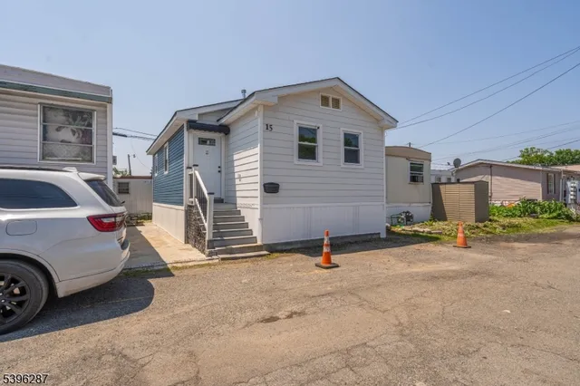 $149,900 | 15 Spruce Street, Moonachie, NJ 07074