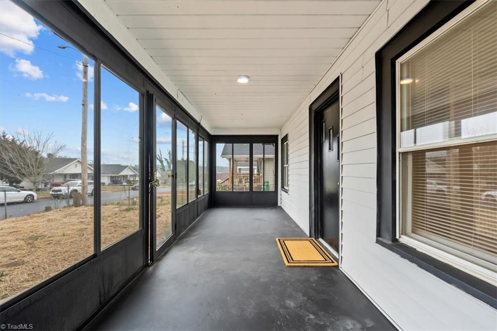 1610 Walker Place High Point, NC 27260 - Photo 4 of 25