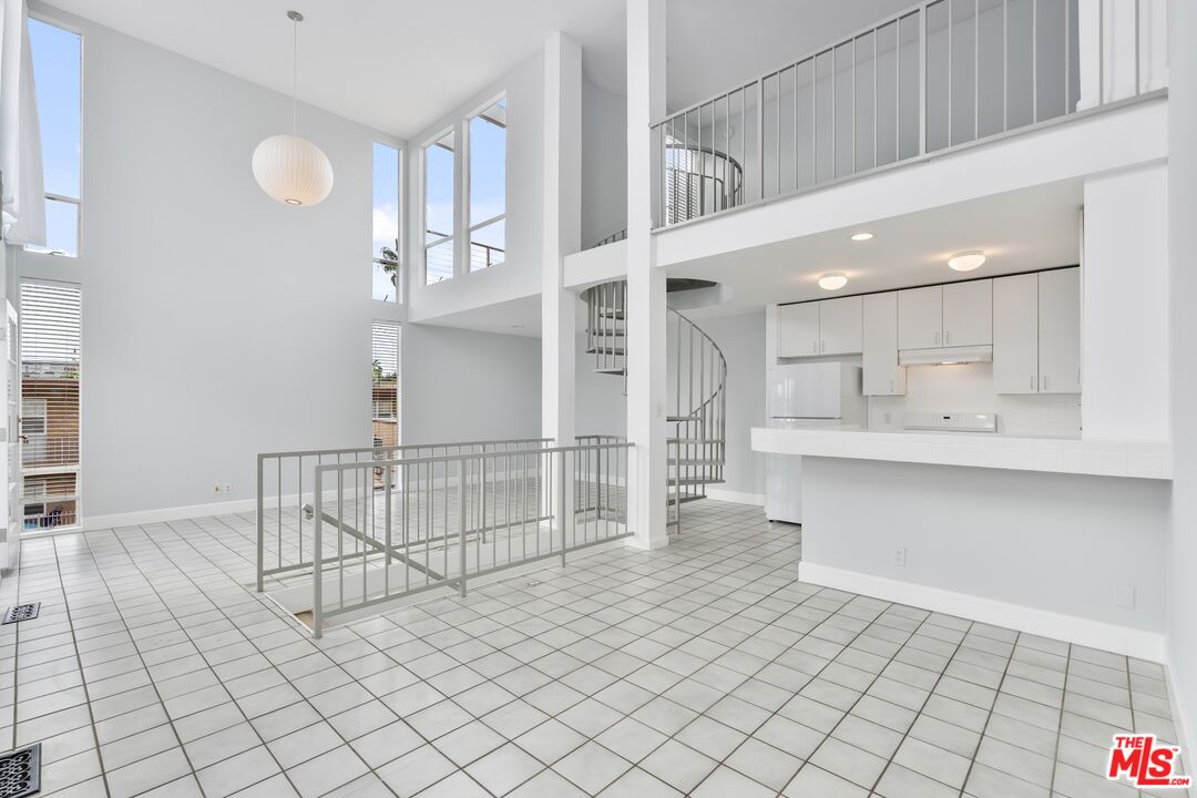 110 Fleet Street Marina del Rey, CA 90292 - Photo 2 of 17