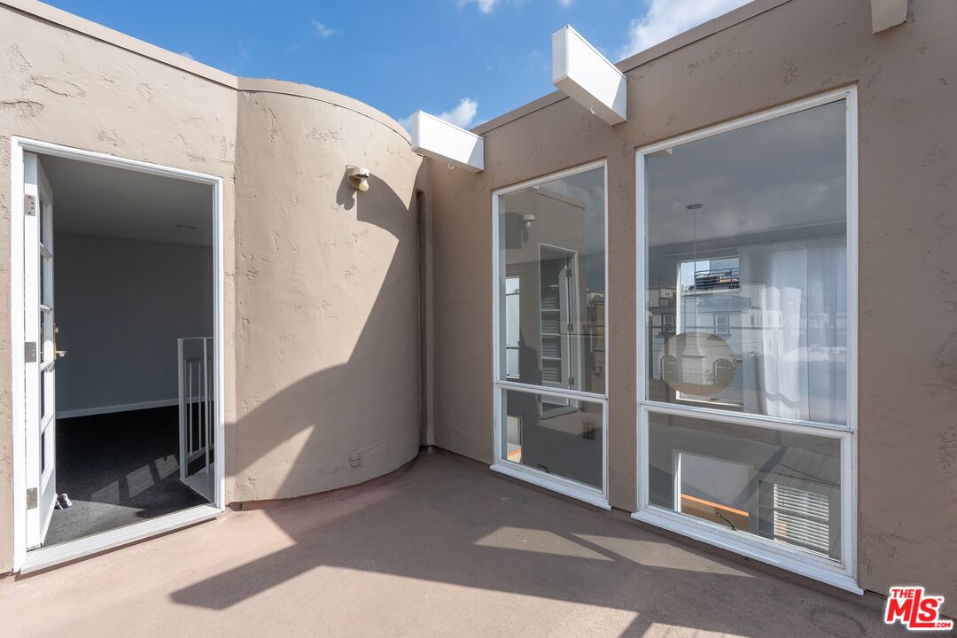 110 Fleet Street Marina del Rey, CA 90292 - Photo 6 of 18 a view of a hallway with entryway window and front door