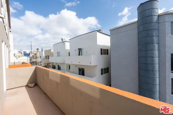 $5,995 | 110 Fleet Street, Marina del Rey, CA 90292