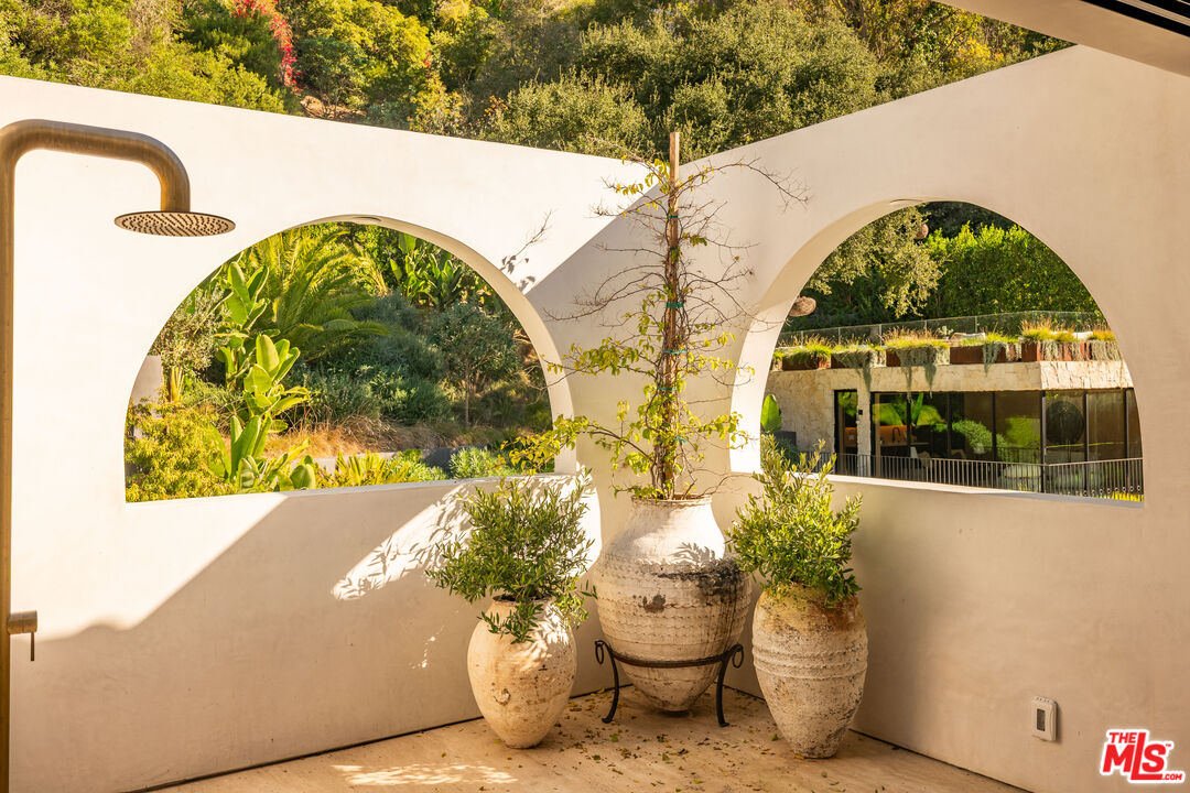 966 Stone Canyon Road Los Angeles, CA 90077 - Photo 14 of 30 a picture of a bathroom with a sink and mirror