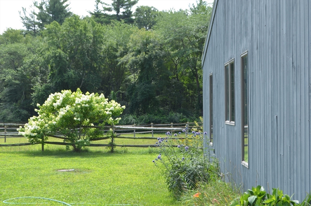 37 East Street Topsfield, MA 01983 - Photo 20 of 39 a view of a back yard